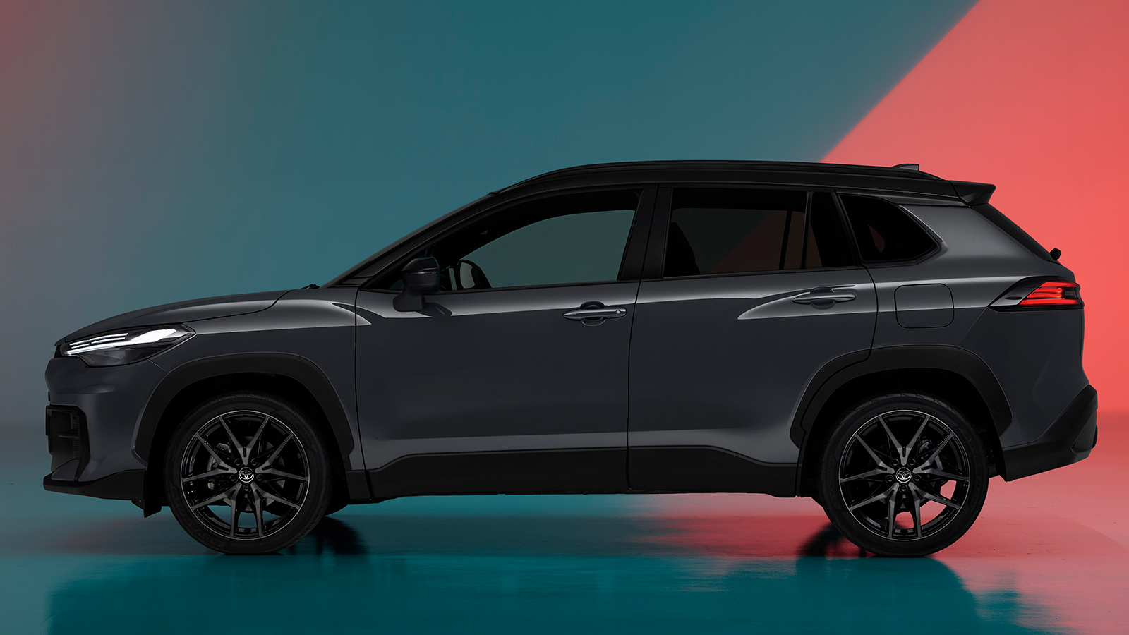 Η Toyota Corolla Cross ανανεώθηκε και απέκτησε έκδοση GR Sport